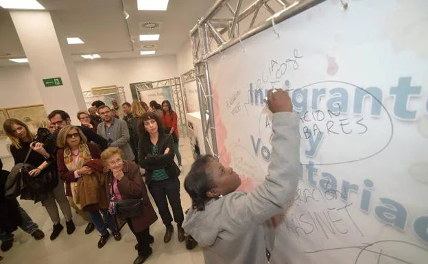 Varios asistentes en el acto de presentación de las subvenciones al tercer sector.