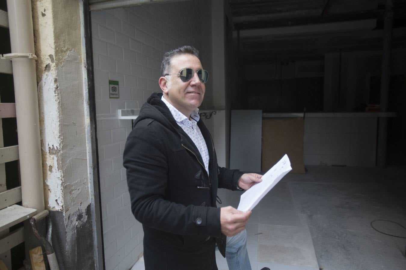 Miles de compradores se han lanzado a las tiendas para aprovechar las ofertas en tecnología, moda y todo tipo de productos que los comercios han preparado en este 'viernes negro' 