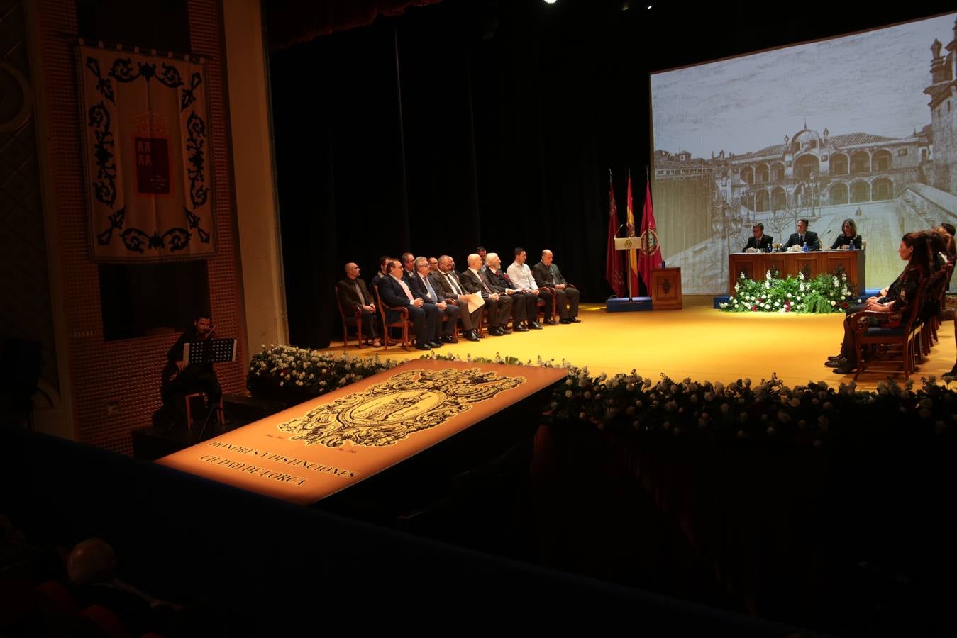 Gil Jódar reclama mejores comunicaciones para el turismo y el comercio local