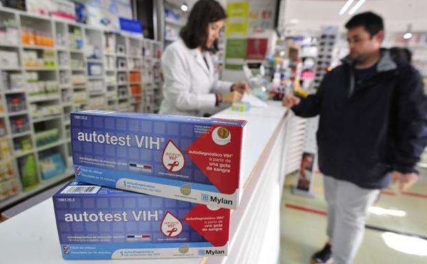 Prueba de autodiagnóstico para detección del VIH disponible en farmacias. 