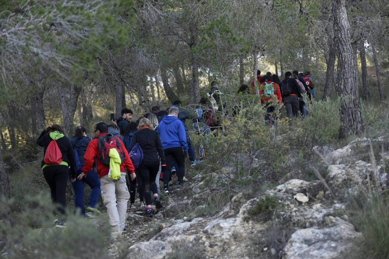 'La Verdad' se une a una excursión organizada por la Concejalía de Juventud por las zanjas defensivas en el Valle Perdido