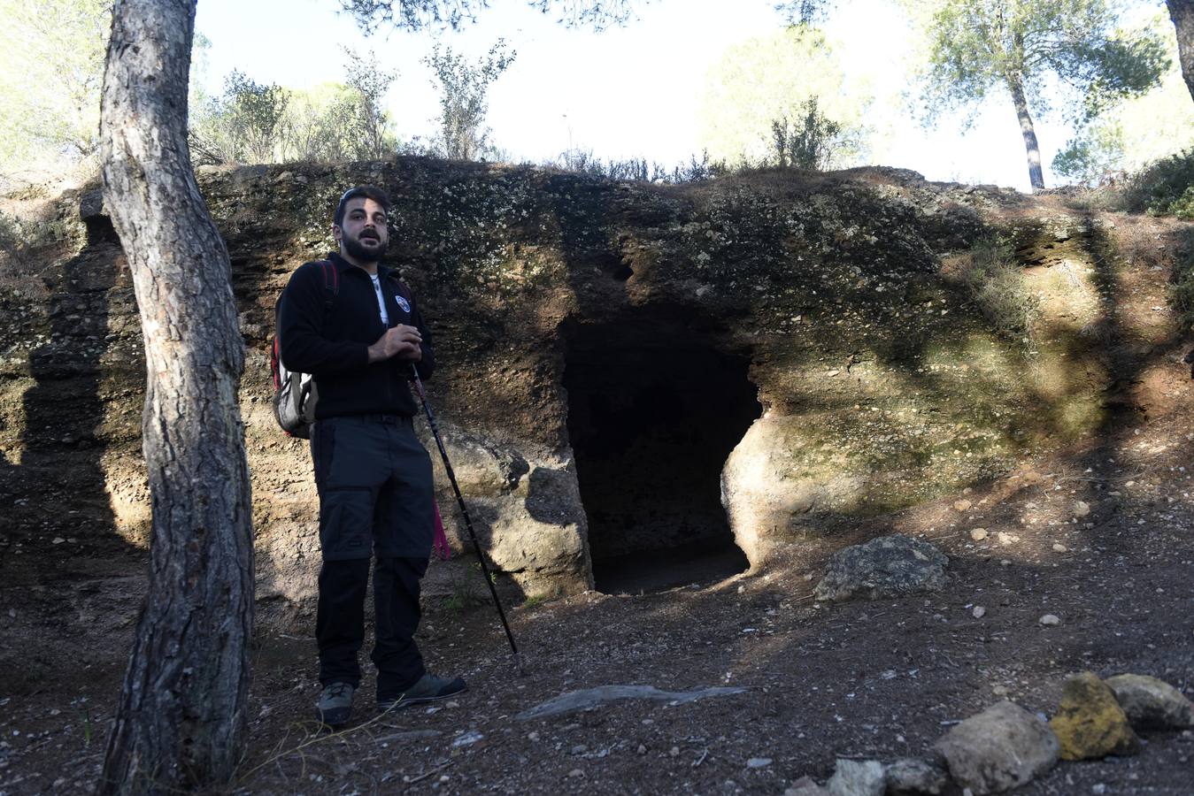 'La Verdad' se une a una excursión organizada por la Concejalía de Juventud por las zanjas defensivas en el Valle Perdido