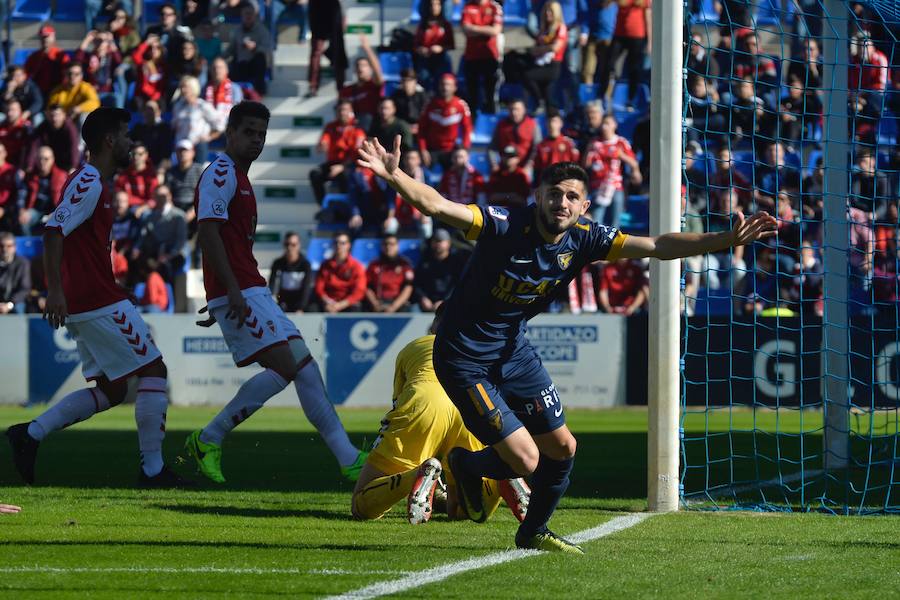 Los universitarios ganaron gracias a los goles de Kilian Grant y de Isi Ros, la expulsión de este último en la segunda parte marcó el dominio final de los de Herrero, que no aprovecharon la superioridad para empatar el encuentro