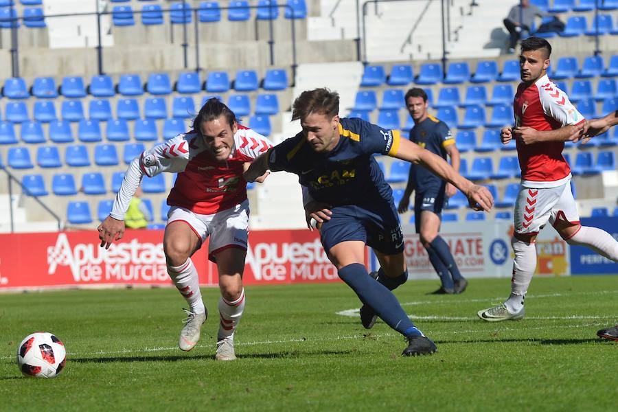 Los universitarios ganaron gracias a los goles de Kilian Grant y de Isi Ros, la expulsión de este último en la segunda parte marcó el dominio final de los de Herrero, que no aprovecharon la superioridad para empatar el encuentro