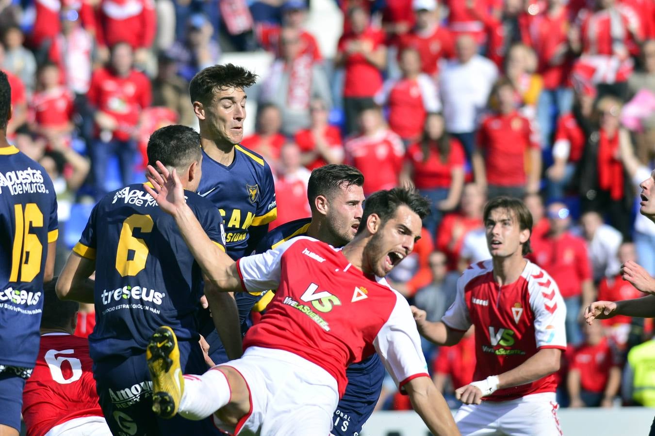 Los universitarios ganaron gracias a los goles de Kilian Grant y de Isi Ros, la expulsión de este último en la segunda parte marcó el dominio final de los de Herrero, que no aprovecharon la superioridad para empatar el encuentro