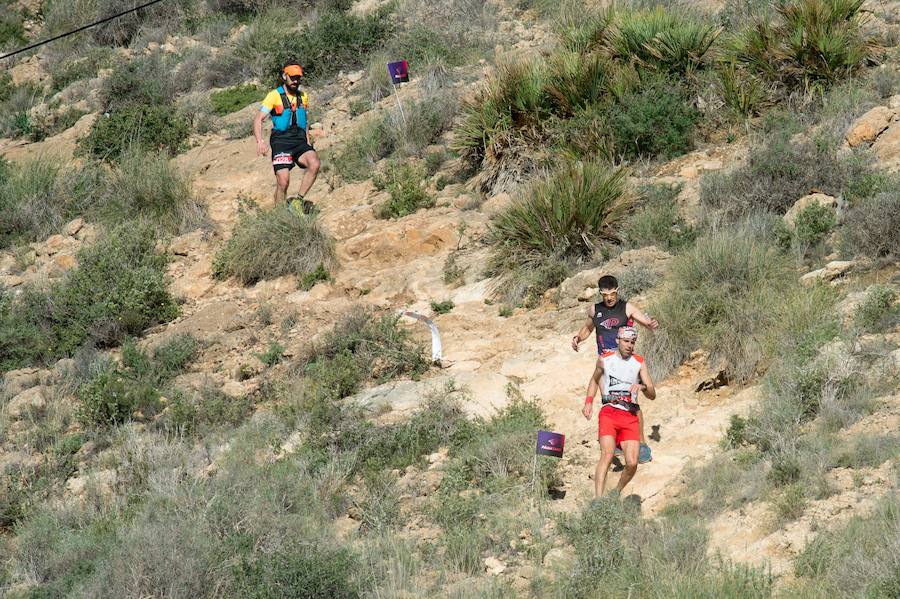 Repite triunfo en el maratón, por delante de Manuel López, que se abrió la cabeza al chocar contra una señal de tráfico