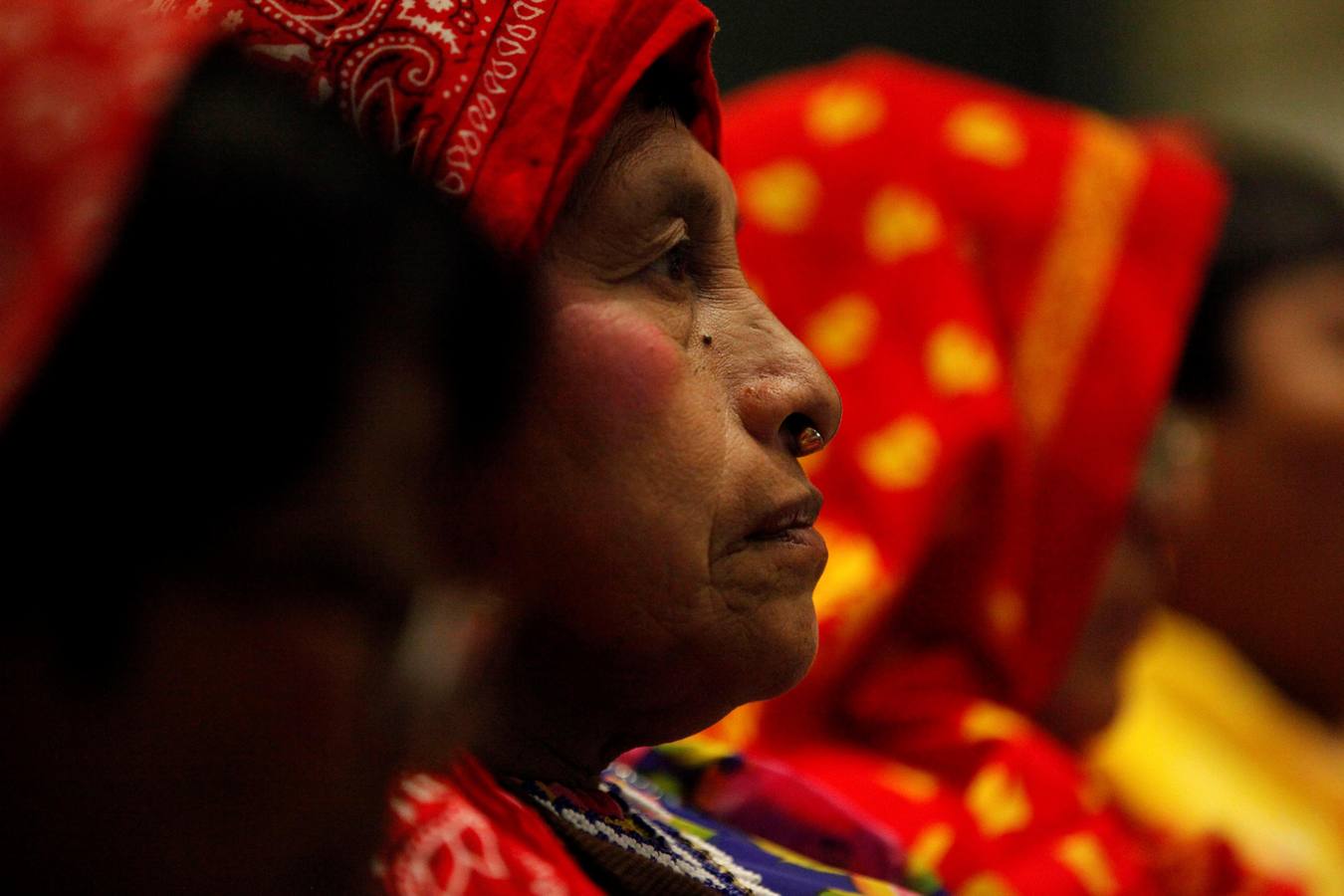 Indígenas Embera participan en el VII Congreso Territorial Mesoamericano, en Ciudad de Panamá (Panamá). Líderes indígenas colombianos dijeron estar intranquilos por la falta de recursos para la implementación del acuerdo de paz firmado entre el Gobierno y las FARC, un «retroceso» que puede llevar a que resurja o se recrudezca el conflicto.