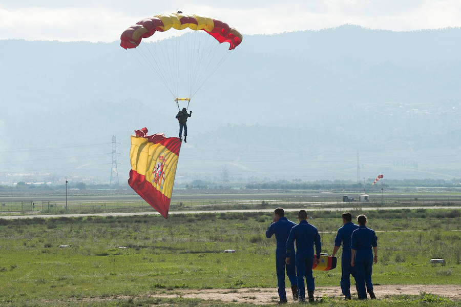 Al acto han asistido el consejero Pedro Rivera y el capitan de la patrulla aguila junto a coronel de la base