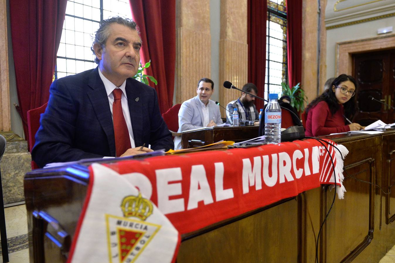 La concejal de Tráfico anuncia en el Pleno de Murcia la creación de una mesa de trabajo para acordar una ordenanza 