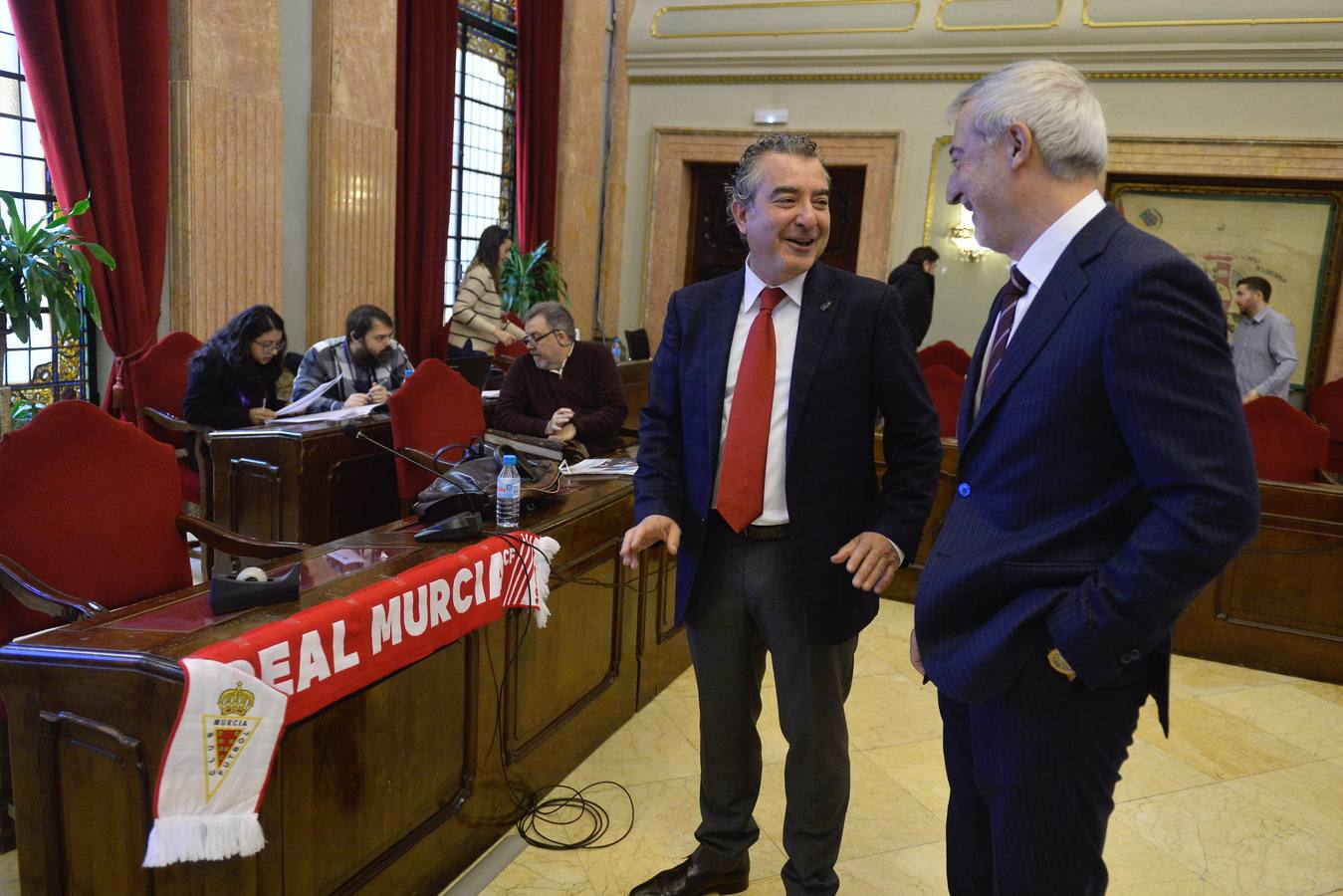 La concejal de Tráfico anuncia en el Pleno de Murcia la creación de una mesa de trabajo para acordar una ordenanza 