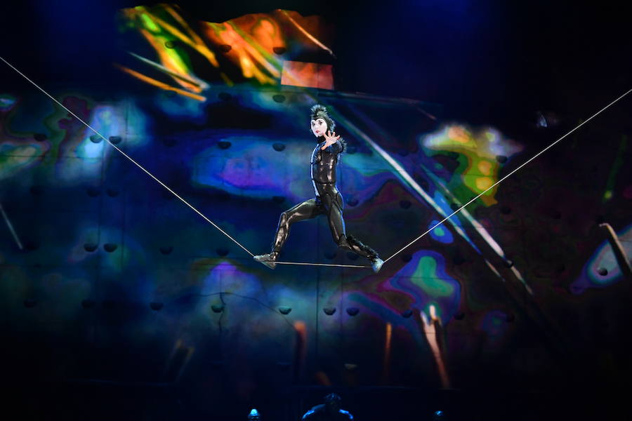 'La Verdad' acompaña a los artistas de la mítica compañía canadiense en una jornada de duro entrenamiento 'Ovo', la nueva apuesta del Circo del Sol, recalará en Murcia del 16 al 20 de enero