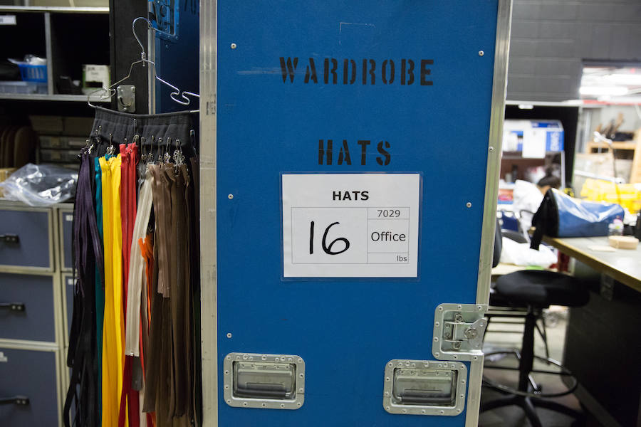 'La Verdad' acompaña a los artistas de la mítica compañía canadiense en una jornada de duro entrenamiento 'Ovo', la nueva apuesta del Circo del Sol, recalará en Murcia del 16 al 20 de enero