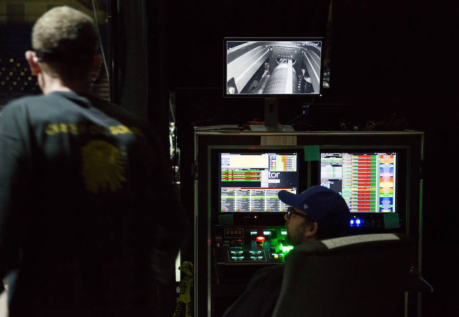 'La Verdad' acompaña a los artistas de la mítica compañía canadiense en una jornada de duro entrenamiento 'Ovo', la nueva apuesta del Circo del Sol, recalará en Murcia del 16 al 20 de enero