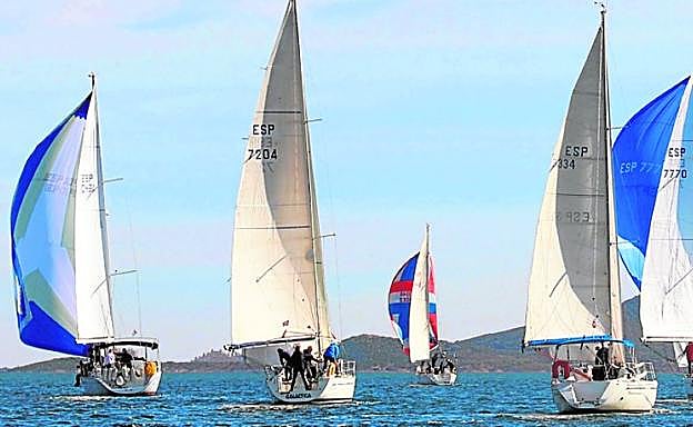 Un momento de la regata celebrada en Los Alcázares. 
