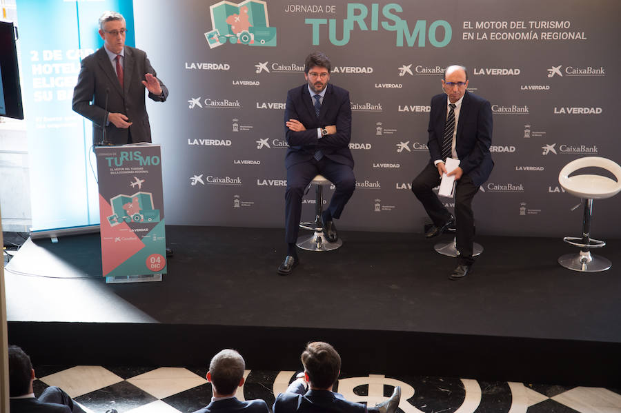 Este martes se celebró la jornada profesional 'El motor del turismo en la economía regional', organizada por el diario 'La Verdad', en la que se abordó el papel de este departamento