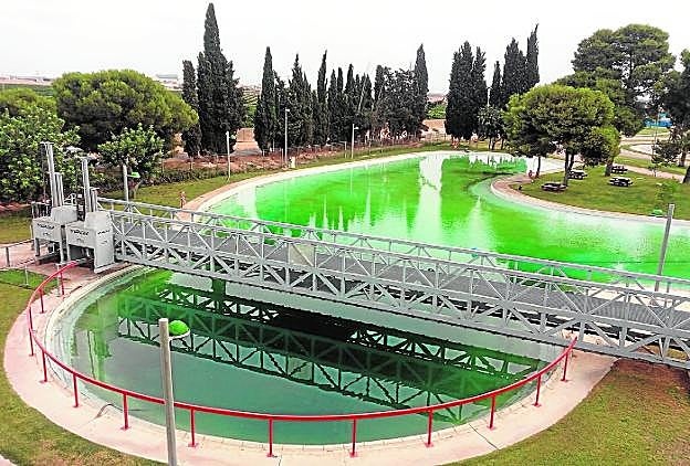 Balsa troncocónica de 10 metros de profundidad con posicionadores georreferenciados. 