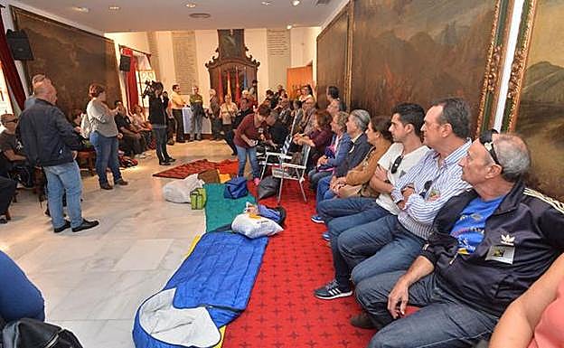 Imagen de archivo del encierro de los afectados por la justificación de las ayudas de los seísmos del pasado octubre. 
