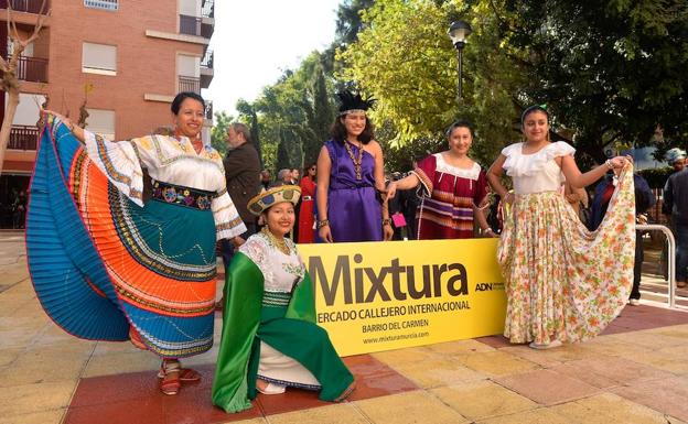 Presentación de Mixtura en el barrio del Carmen.