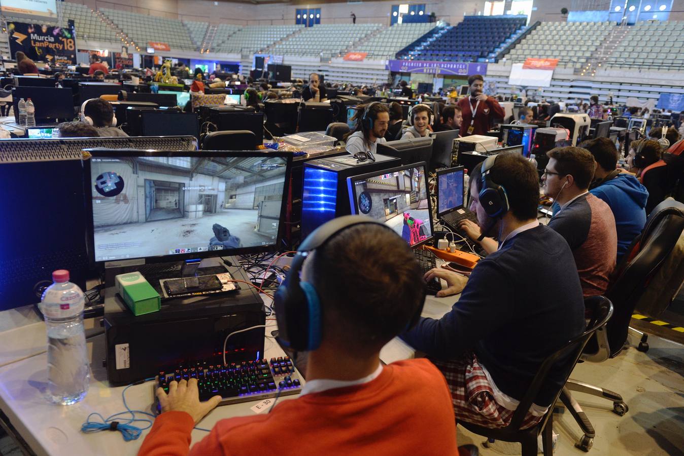 Los participantes disfurtan de la mayor vellocidad de navegación por internet además de casi un centenar de actividades en el Palacio de los Deportes 