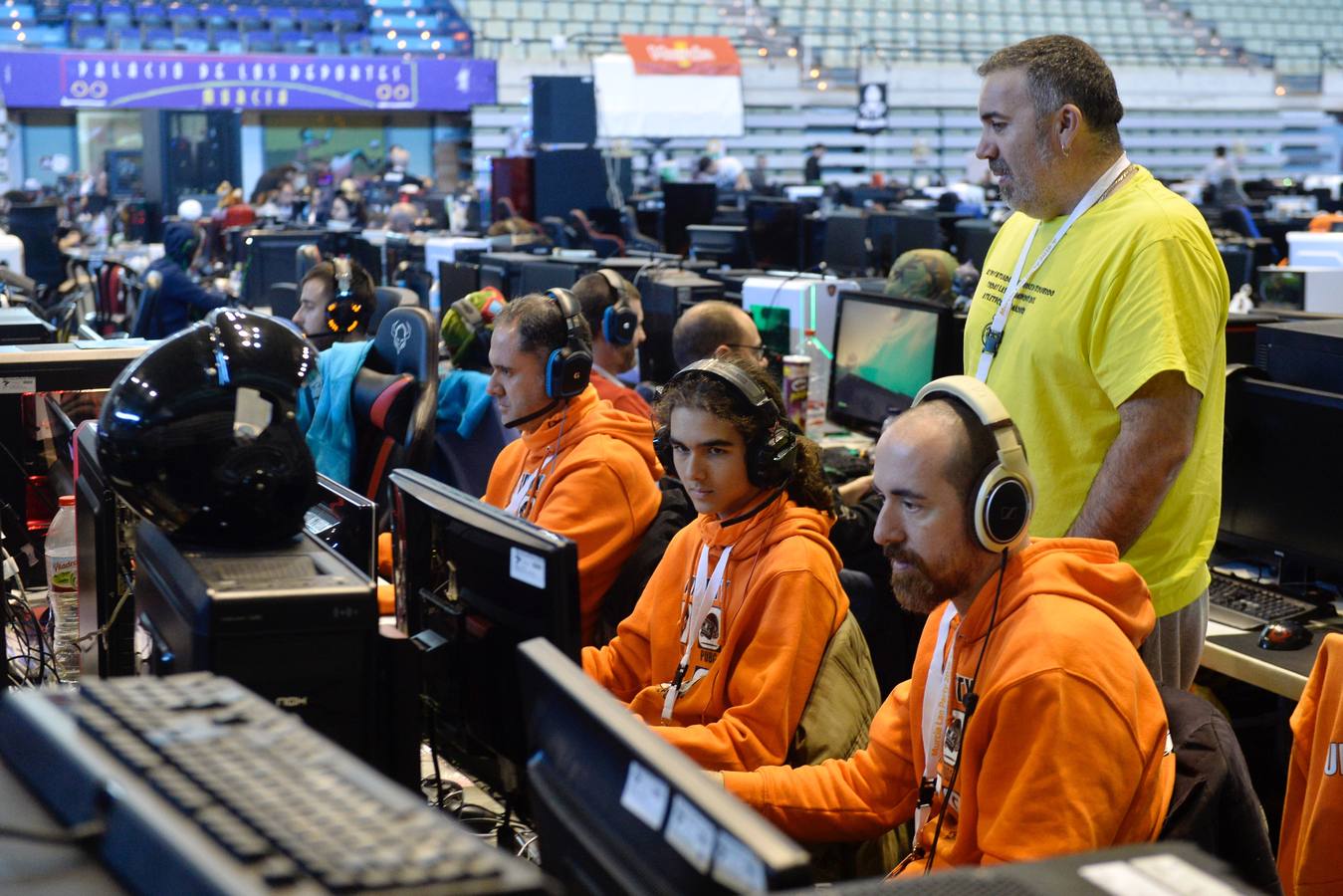 Los participantes disfurtan de la mayor vellocidad de navegación por internet además de casi un centenar de actividades en el Palacio de los Deportes 