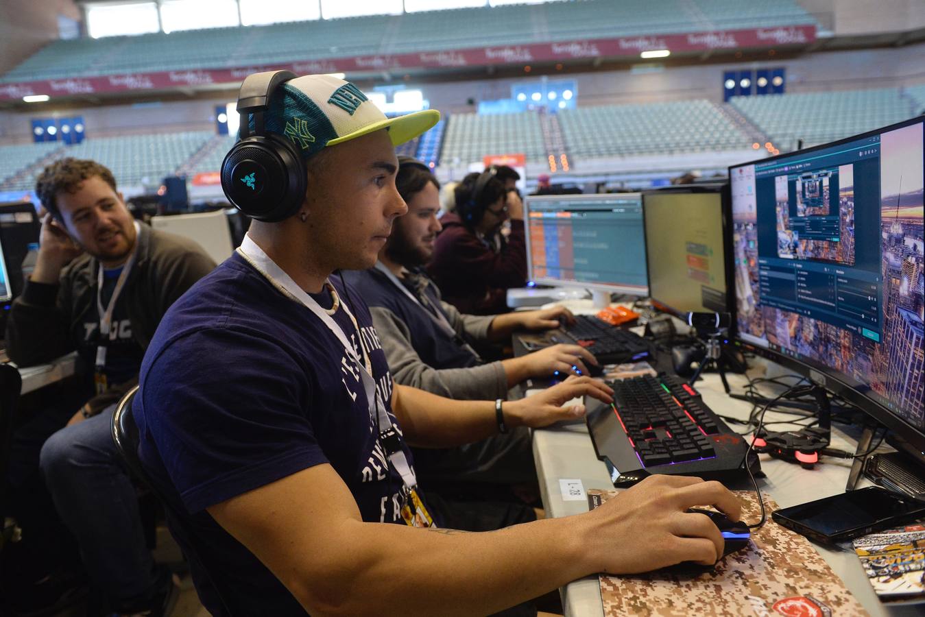 Los participantes disfurtan de la mayor vellocidad de navegación por internet además de casi un centenar de actividades en el Palacio de los Deportes 