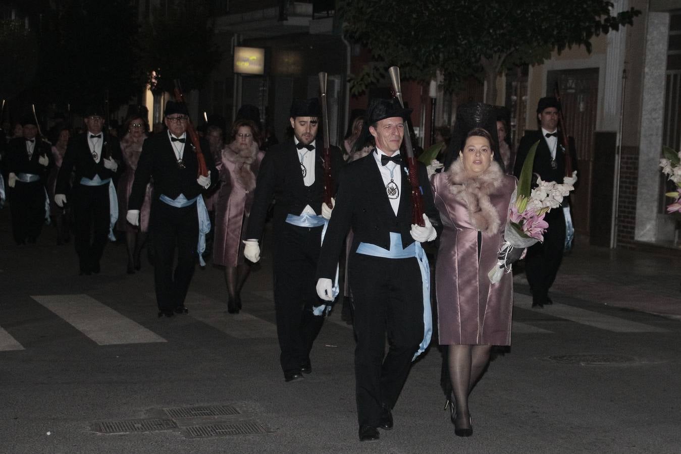 Miles de asistentes disfrutan de uno de los días grandes con la llegada de la Virgen. Los arcabuceros dispararon cientos de kilos de pólvora para conmemorar un ritual que cuenta con 375 años