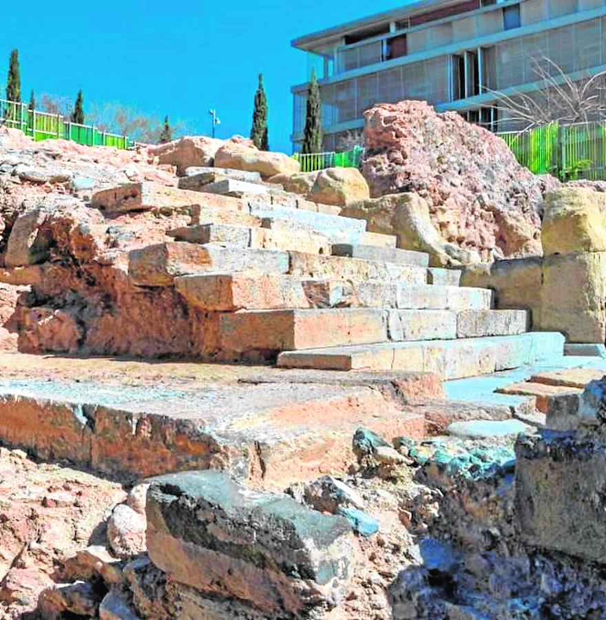 100.000 euros: Fachada occidental de la terraza superior del Molinete (Cartagena). 