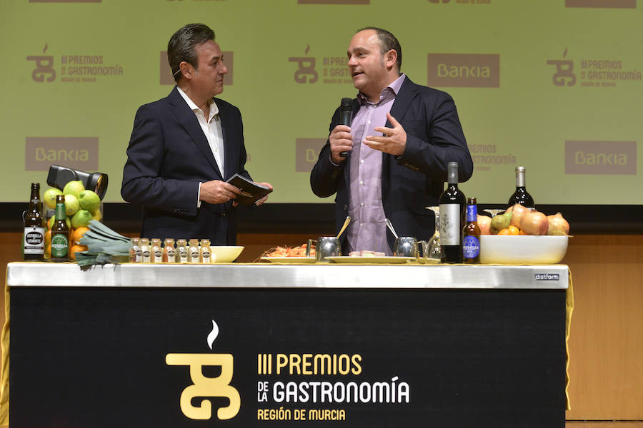 El Auditorio Víctor Villegas se llena de sentimientos desbordados en la ceremonia de entrega de la tercera edición de los Premios de Gastronomía convocados por 'La Verdad'