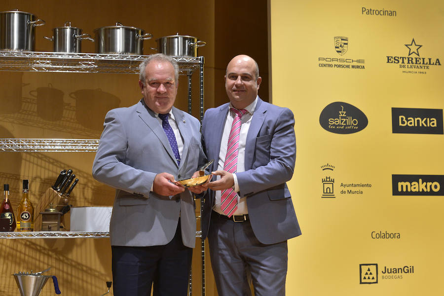 El Auditorio Víctor Villegas se llena de sentimientos desbordados en la ceremonia de entrega de la tercera edición de los Premios de Gastronomía convocados por 'La Verdad'
