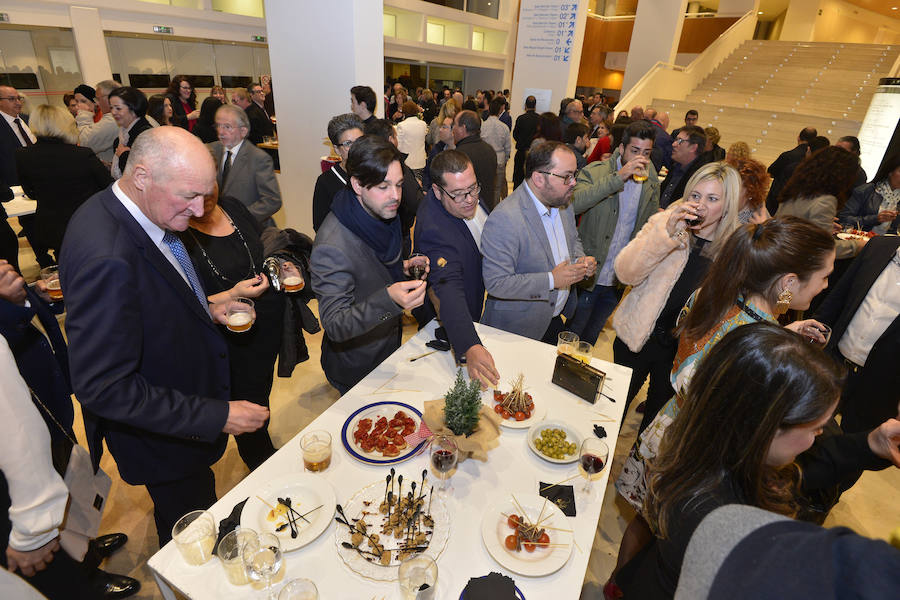 El Auditorio Víctor Villegas se llena de sentimientos desbordados en la ceremonia de entrega de la tercera edición de los Premios de Gastronomía convocados por 'La Verdad'
