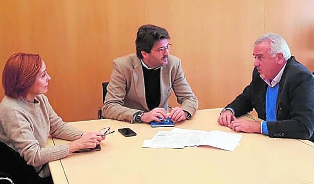 Victoria Valero, Manuel Fernández-Delgado y Jesús Amo. 