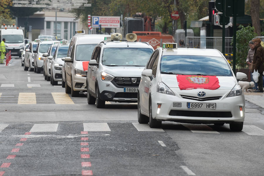 Medio centenar de conductores se manifestaron por las principales vías de la capital de la Región este jueves