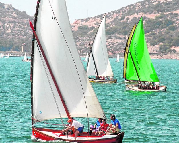 Regata de vela latina en el puerto de Cartagena. 