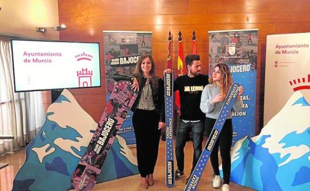  Rebeca Pérez, Fran Sánchez y Ariadna Andrés Tovar, ayer en el edificio Moneo. 