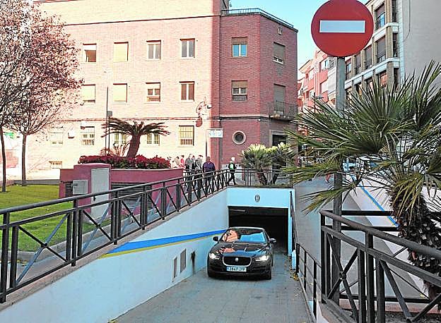 Desaparecerán los accesos al parking de Lope Gisbert. 