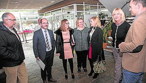 Miembros de la Junta Rectoral, momentos antes de la reunión en la UNED. 