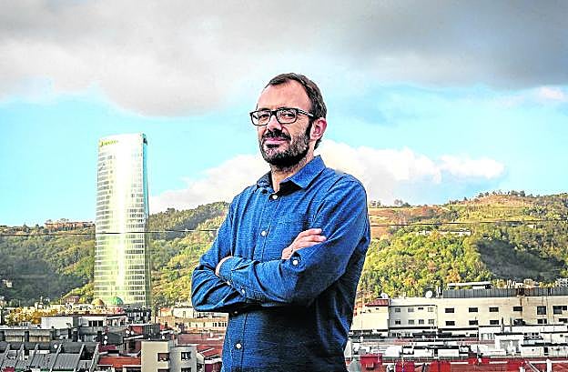El escritor Isaac Rosa, fotografiado en Bilbao. 