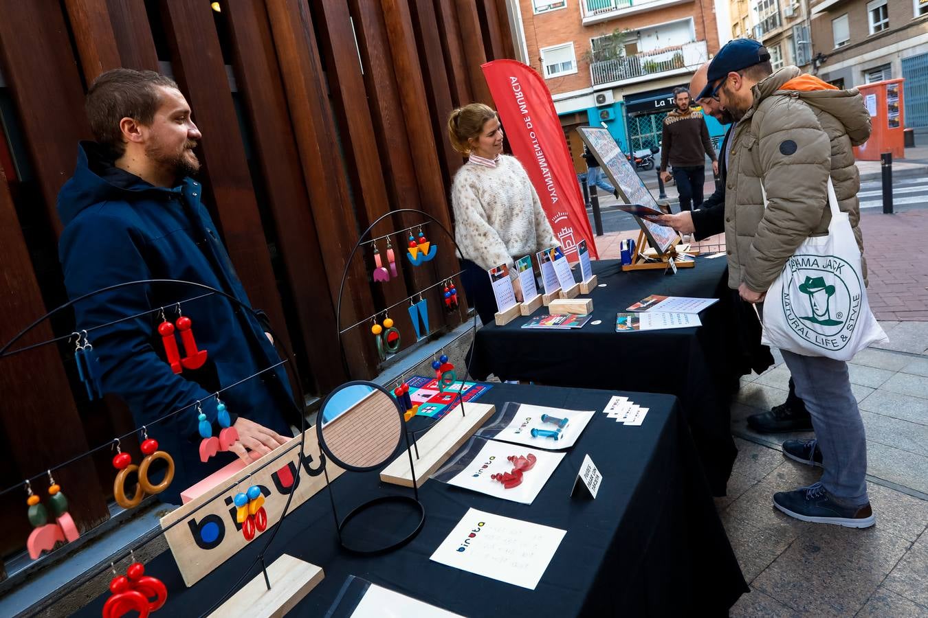 El acto que forma parte de l proyecto ADN Urbano es una convivencia con más de 150 artistas de diferentes disciplinas como ilustración, fotografía, pintura, escultura y arte floral