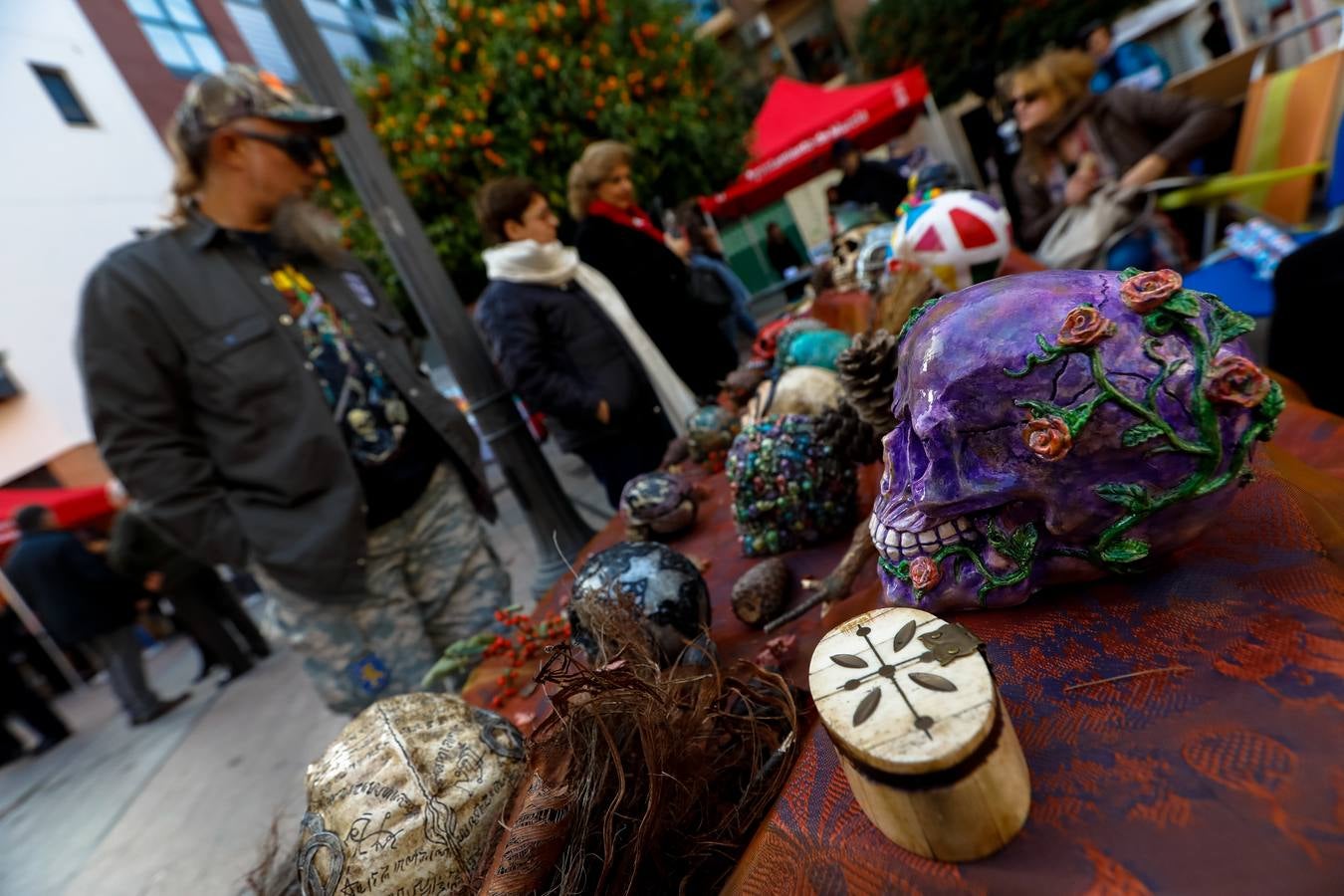 El acto que forma parte de l proyecto ADN Urbano es una convivencia con más de 150 artistas de diferentes disciplinas como ilustración, fotografía, pintura, escultura y arte floral