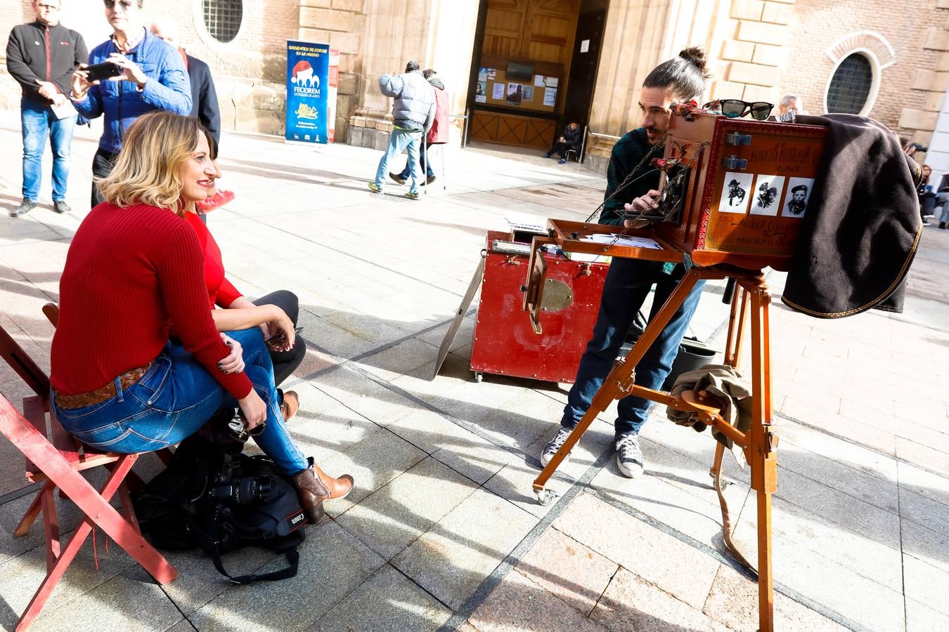 El acto que forma parte de l proyecto ADN Urbano es una convivencia con más de 150 artistas de diferentes disciplinas como ilustración, fotografía, pintura, escultura y arte floral