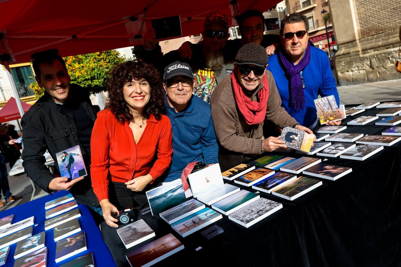 El acto que forma parte de l proyecto ADN Urbano es una convivencia con más de 150 artistas de diferentes disciplinas como ilustración, fotografía, pintura, escultura y arte floral