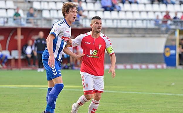 Un momento del partido disputado en la Nueva Condomina.