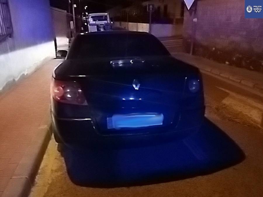 El vehículo interceptado con el que el conductor circulaba sin puntos del carnet.