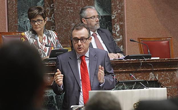 El diputado del Grupo Parlamentario Socialista Ángel Rafael Martínez.