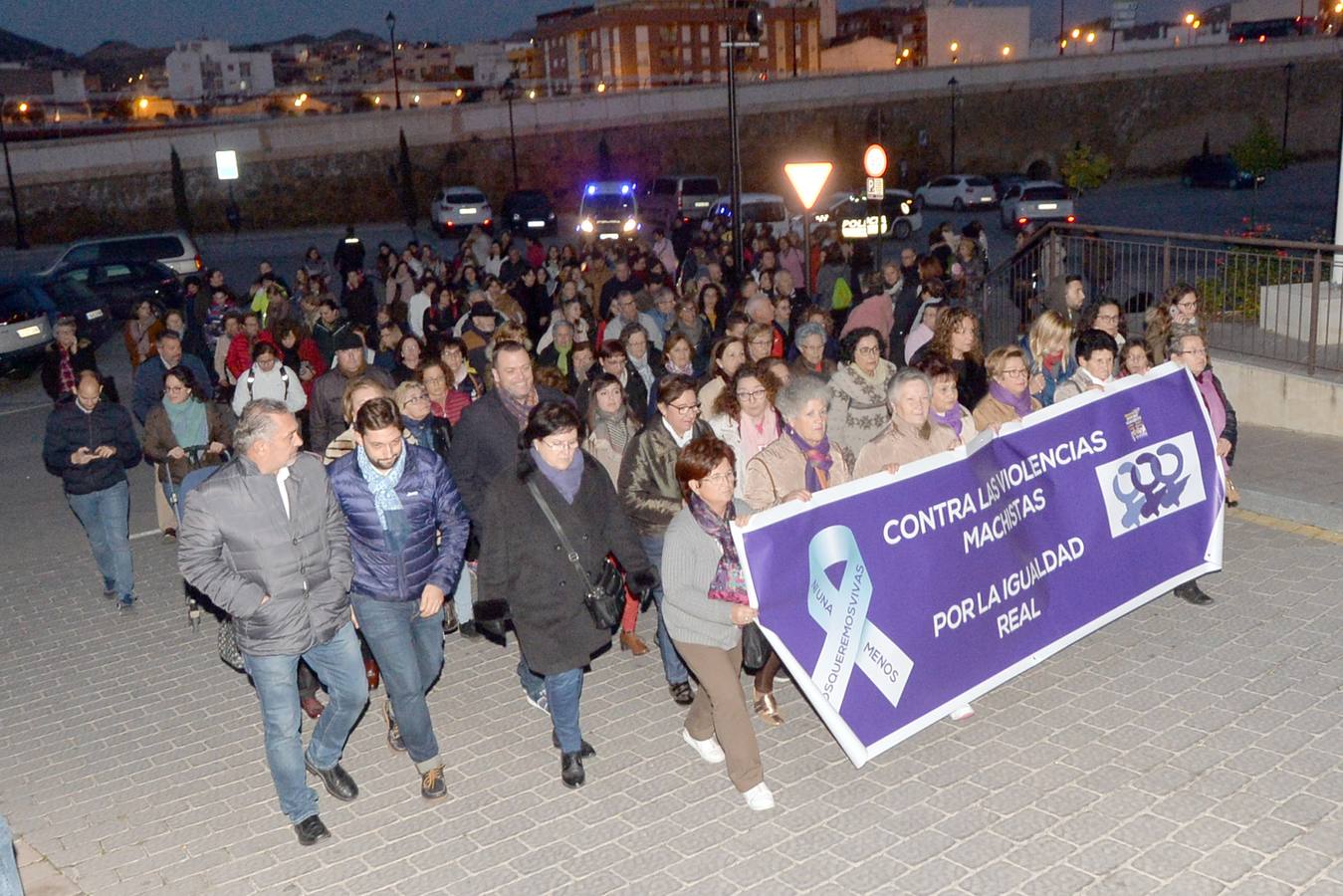 La marcha fue organizada por el Ayuntamiento y la Federación de Organizaciones de Mujeres de Lorca solo unas horas antes. A través de las redes sociales logró duplicar la presencia de asistentes mientras se llevaba a cabo
