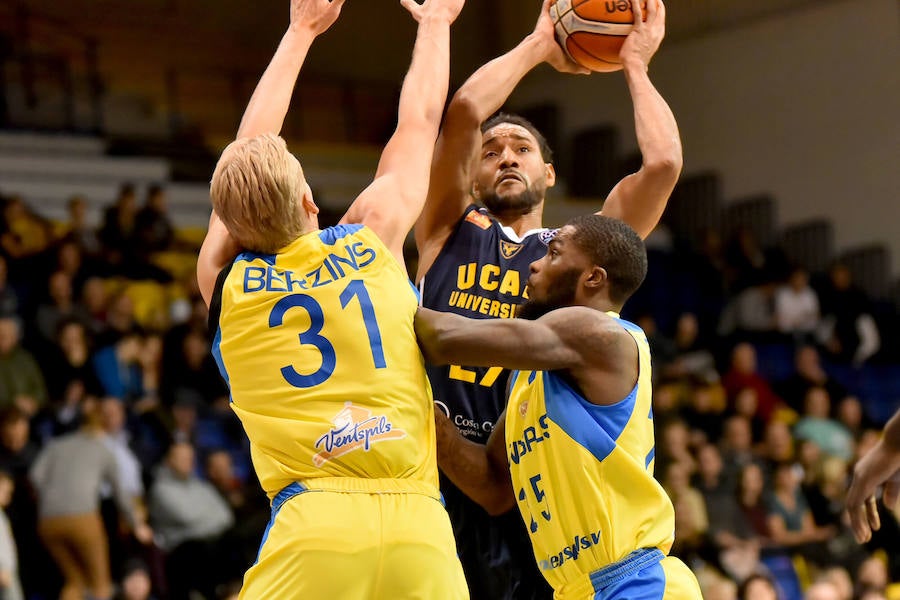 El UCAM mantiene a sus seguidores en vilo durante un encuentro muy reñido