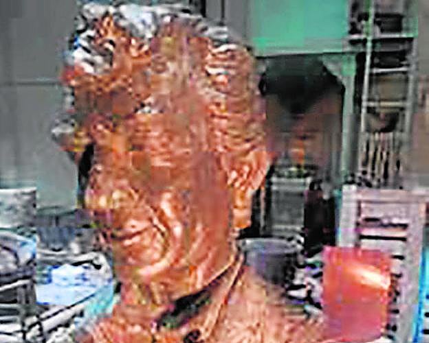Busto del Patiñero en el taller. 