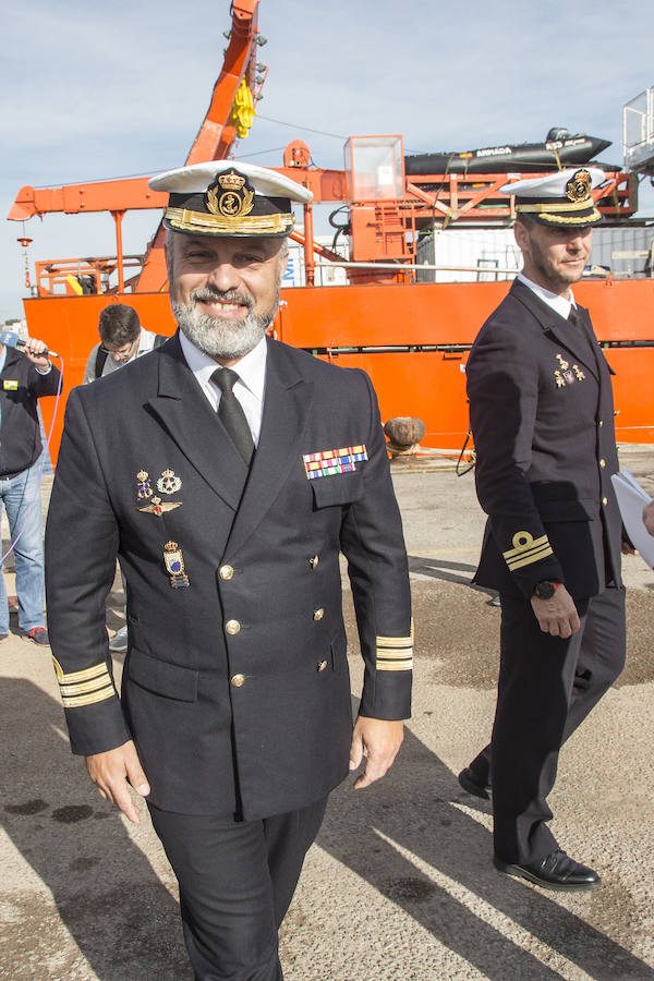 El jefe del Estado Mayor de la Armada despide al buque en el muelle de La Curra de Cartagena