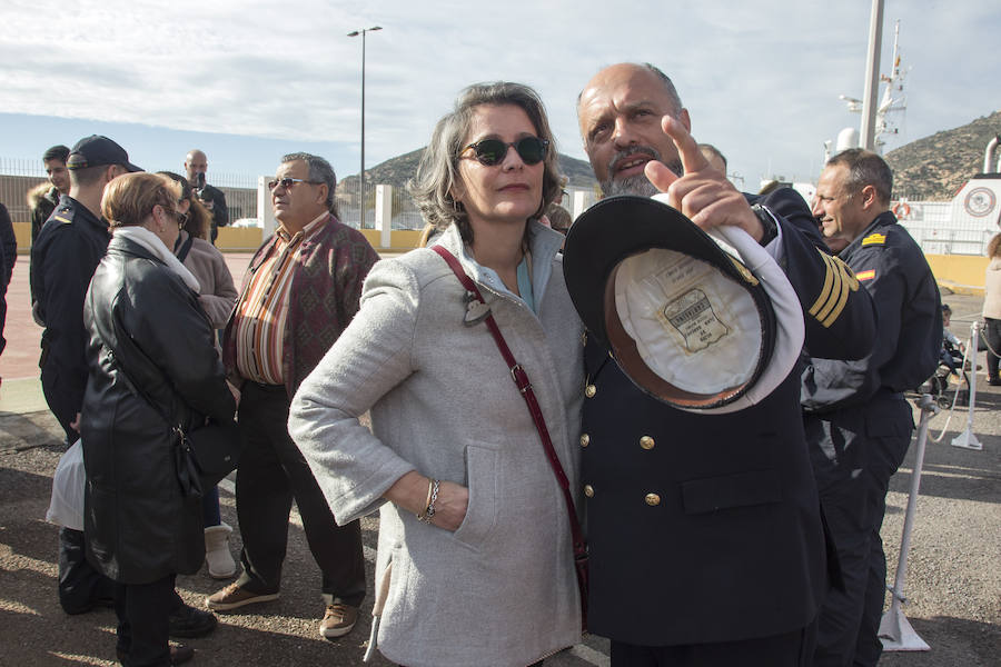 El jefe del Estado Mayor de la Armada despide al buque en el muelle de La Curra de Cartagena