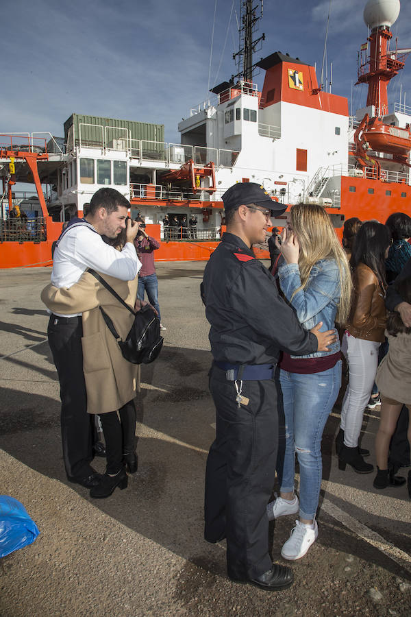 El jefe del Estado Mayor de la Armada despide al buque en el muelle de La Curra de Cartagena